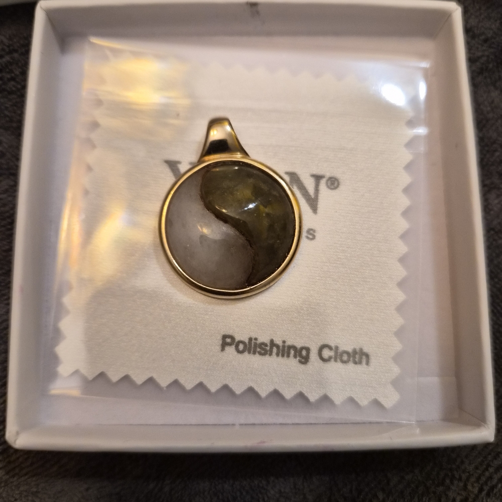 Unk Elegant 14kt Gold and Green /White Jade Yin Yang Pendant